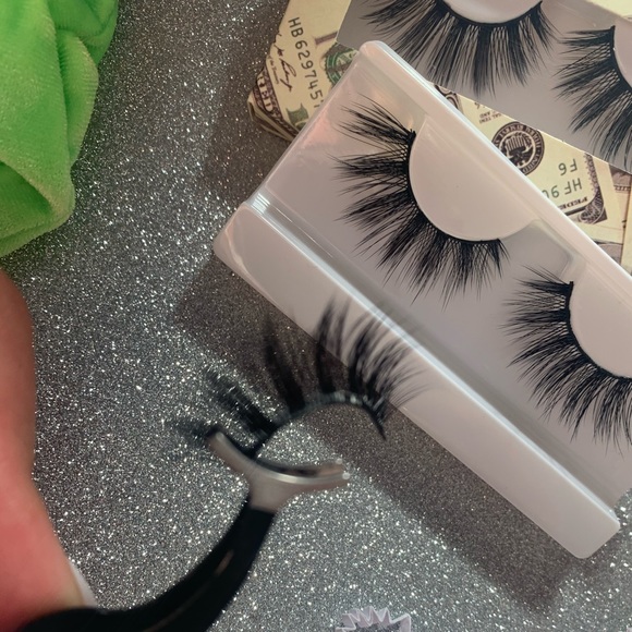 Style “hu$tler’💵💚 - Picture 1 of 3